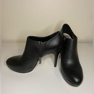 Brand new never worn, Vince Camuto Black leather bootie, size 6.5